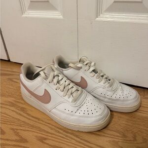 nike white and light pink casual shoes